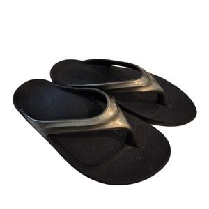 Oofos Women's Oolala Luxe Sandals in Latte, Gold, sz 9 Recovery Shoes